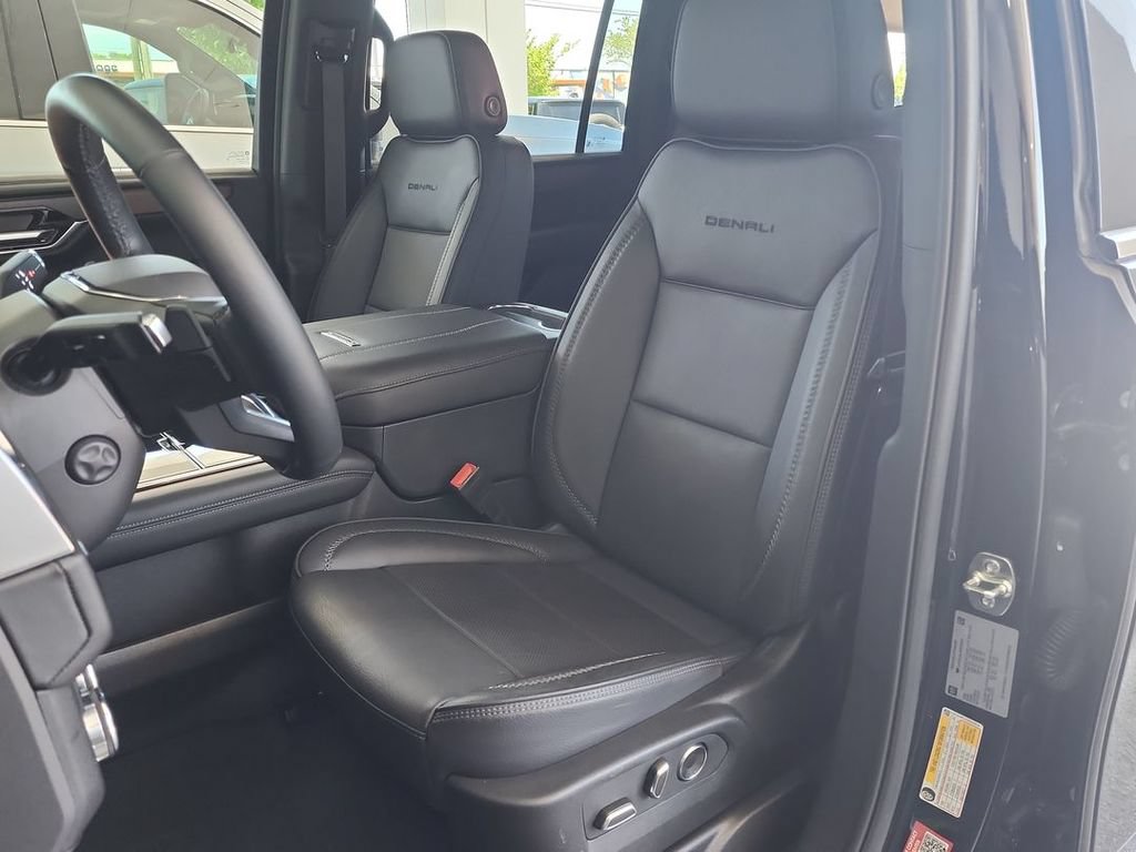 2025 GMC Yukon XL Denali - Photo 20