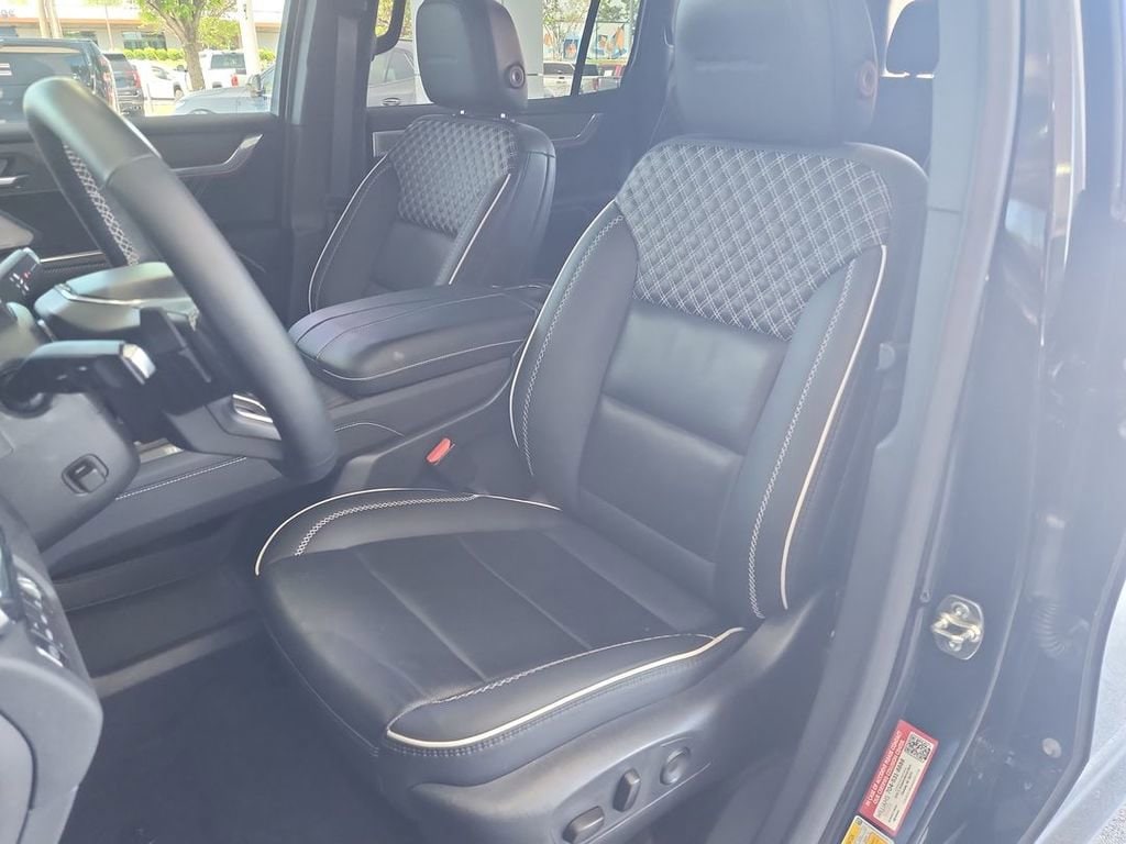 2025 GMC Acadia Denali - Photo 20