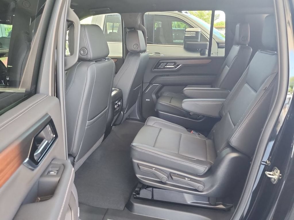 2025 GMC Yukon XL Denali - Photo 25