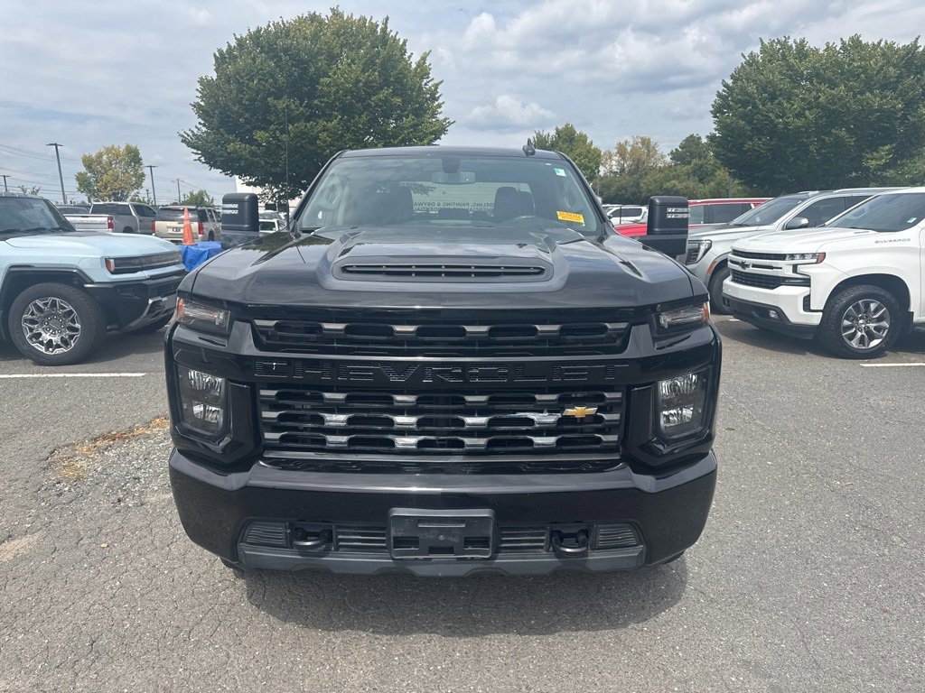 2022 Chevrolet Silverado Custom photo 2
