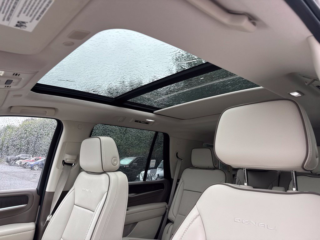 2022 GMC Yukon Denali - Photo 16