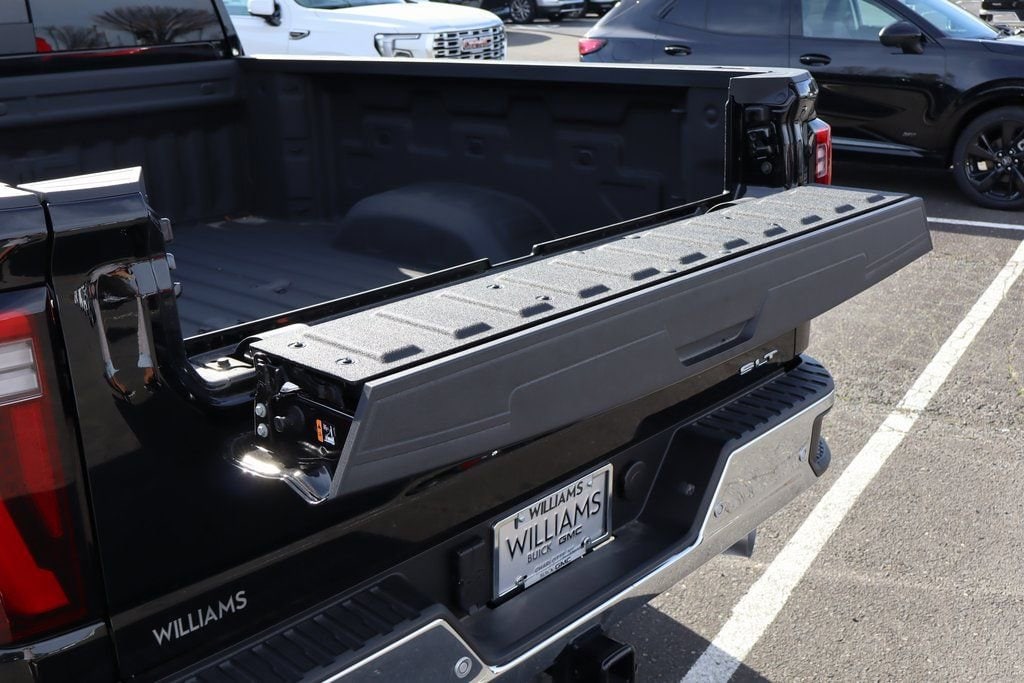 2025 GMC Sierra 2500HD SLT - Photo 9