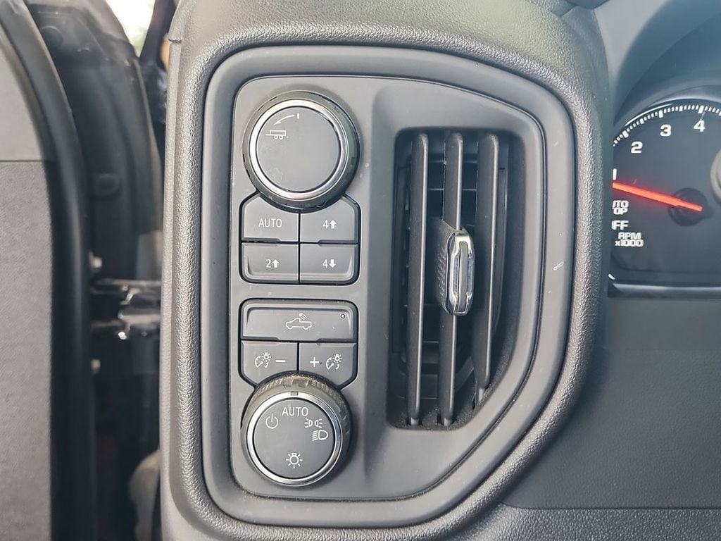2024 Chevrolet Silverado 1500 Custom - Photo 17