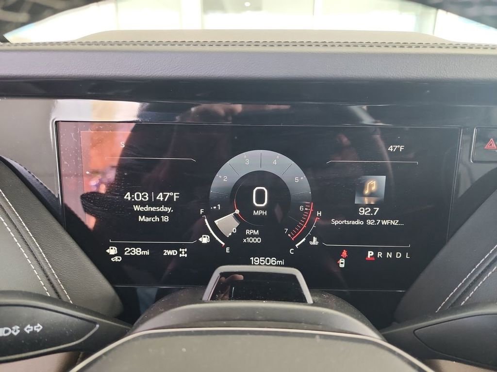 2025 GMC Yukon Denali Ultimate - Photo 11
