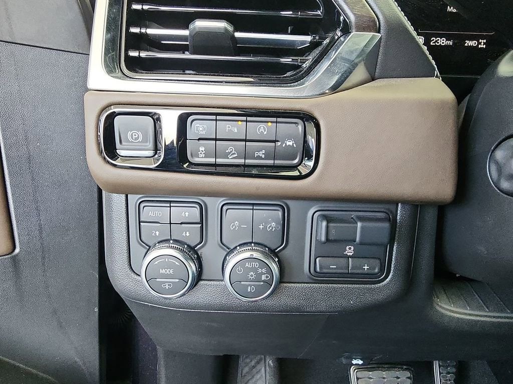 2025 GMC Yukon Denali Ultimate - Photo 18