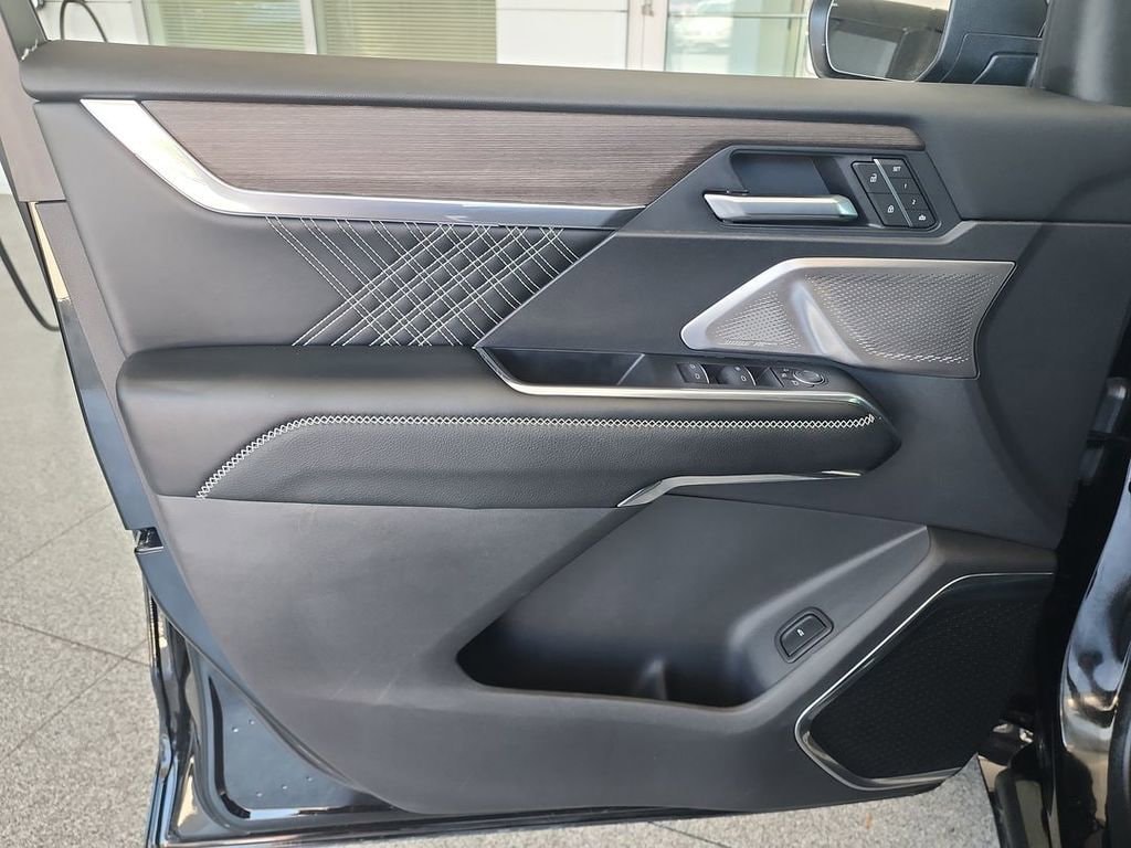2025 GMC Acadia Denali - Photo 22