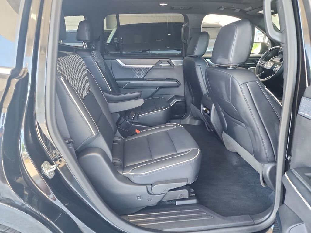2025 GMC Acadia Denali - Photo 26