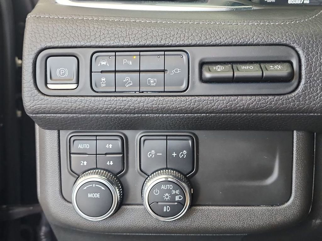 2022 GMC Yukon XL Denali - Photo 18