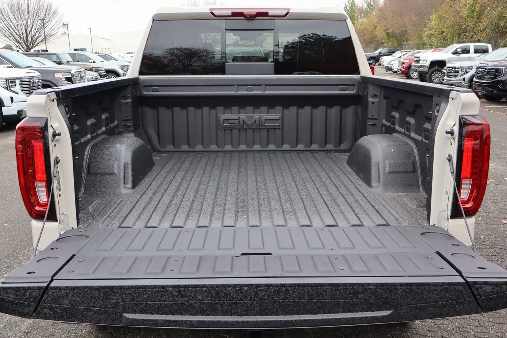 2026 GMC Sierra 1500 AT4X - Photo 8