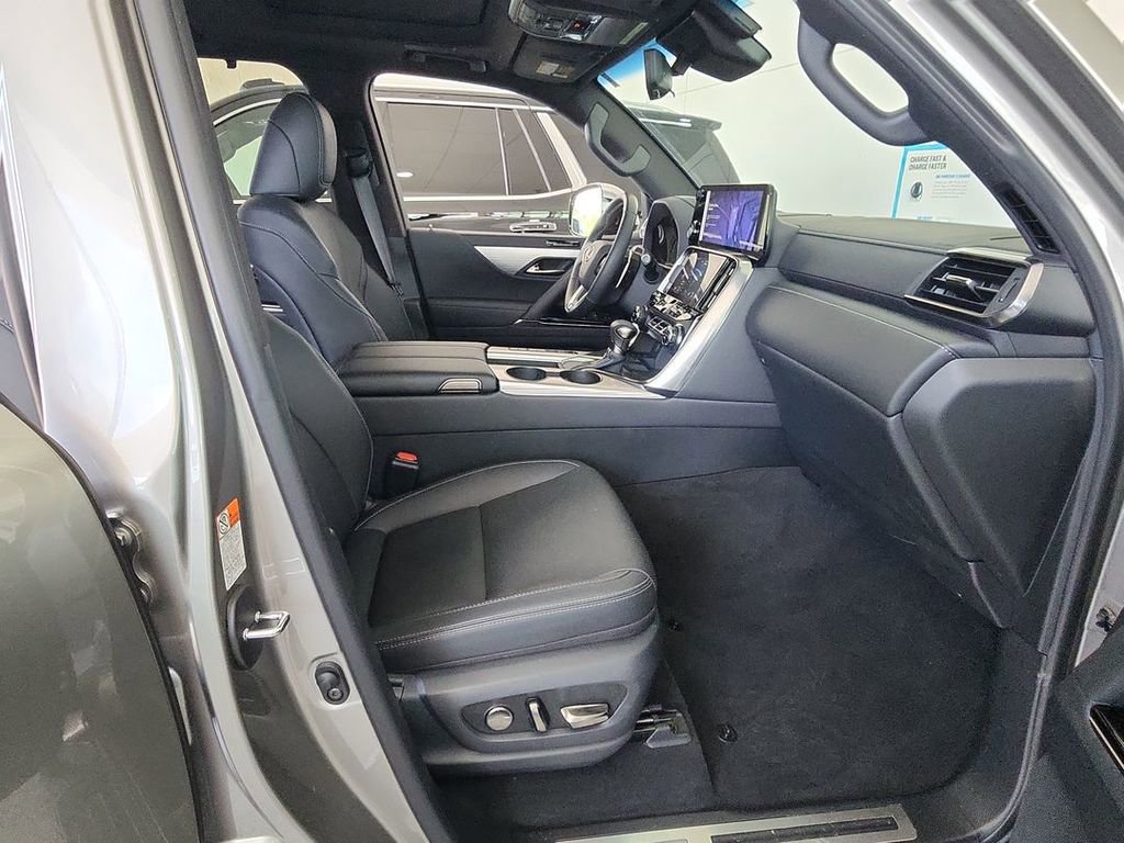 2025 Lexus LX F-Sport - Photo 28