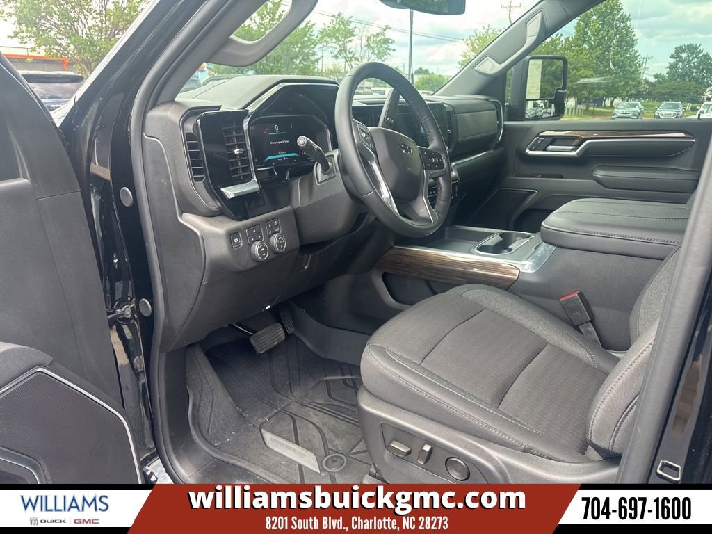 2026 Chevrolet Silverado HD LT 4WD Crew Cab Standard Box's photo