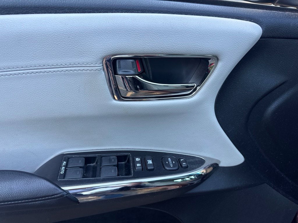 2015 Toyota Avalon Limited - Photo 22