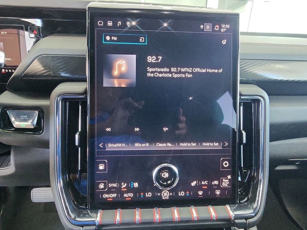 2025 GMC Yukon XL AT4 - Photo 13