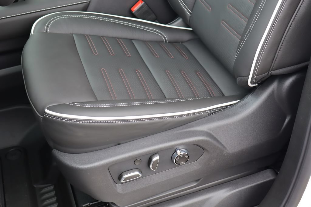 2026 GMC Sierra 1500 AT4X - Photo 13