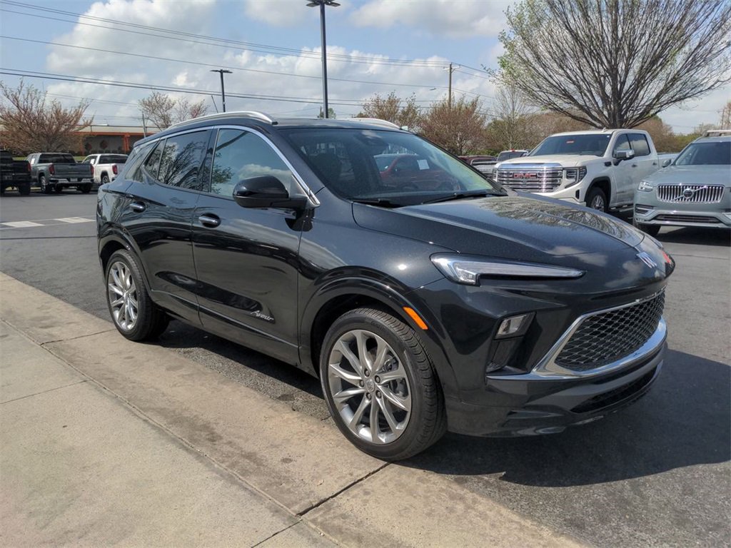 2024 Buick Encore GX Avenir photo 2