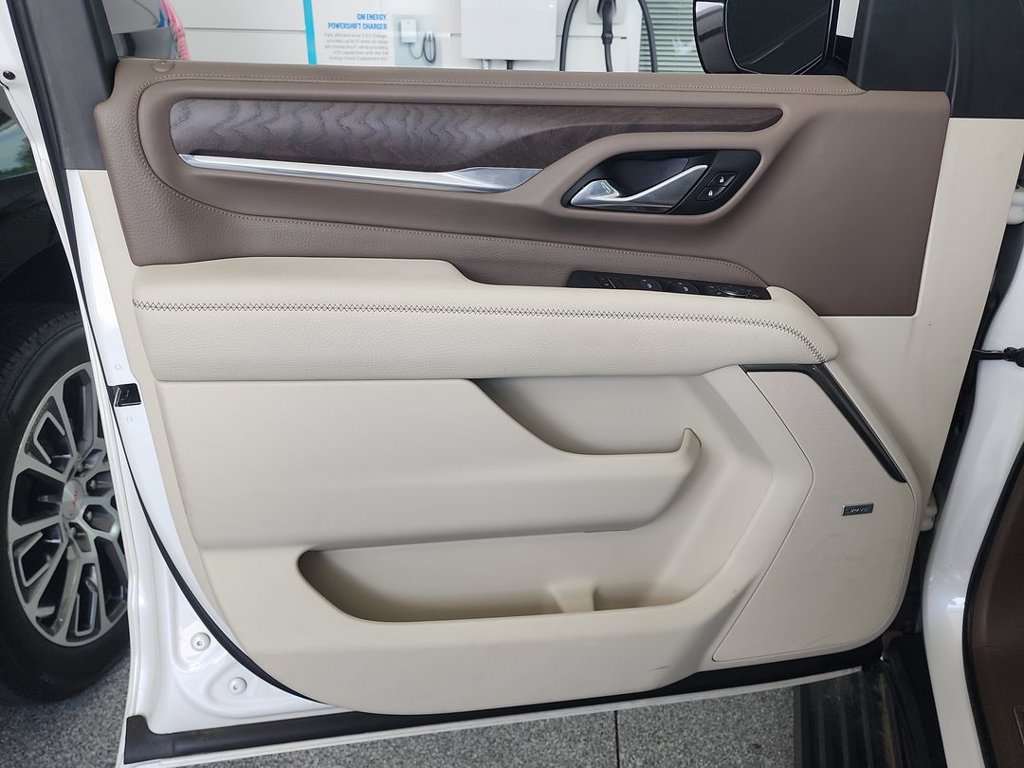 2021 GMC Yukon Denali - Photo 21