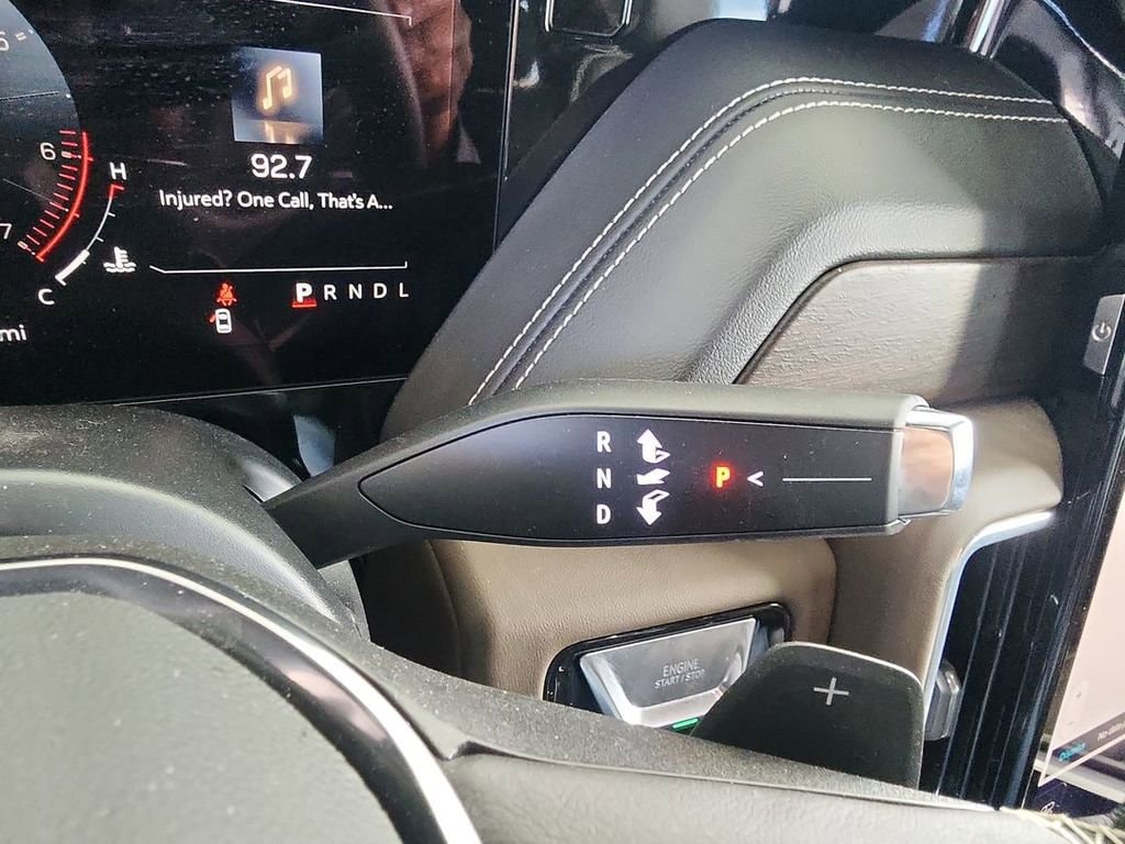 2025 GMC Yukon Denali Ultimate - Photo 16