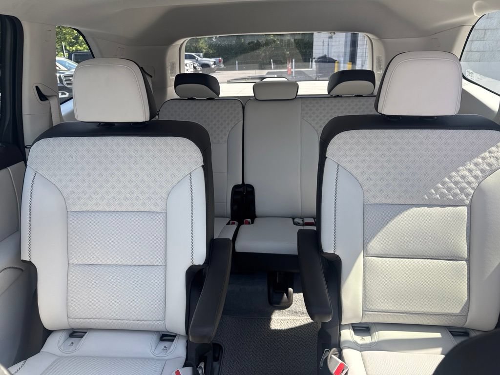 2024 GMC Acadia Denali - Photo 16