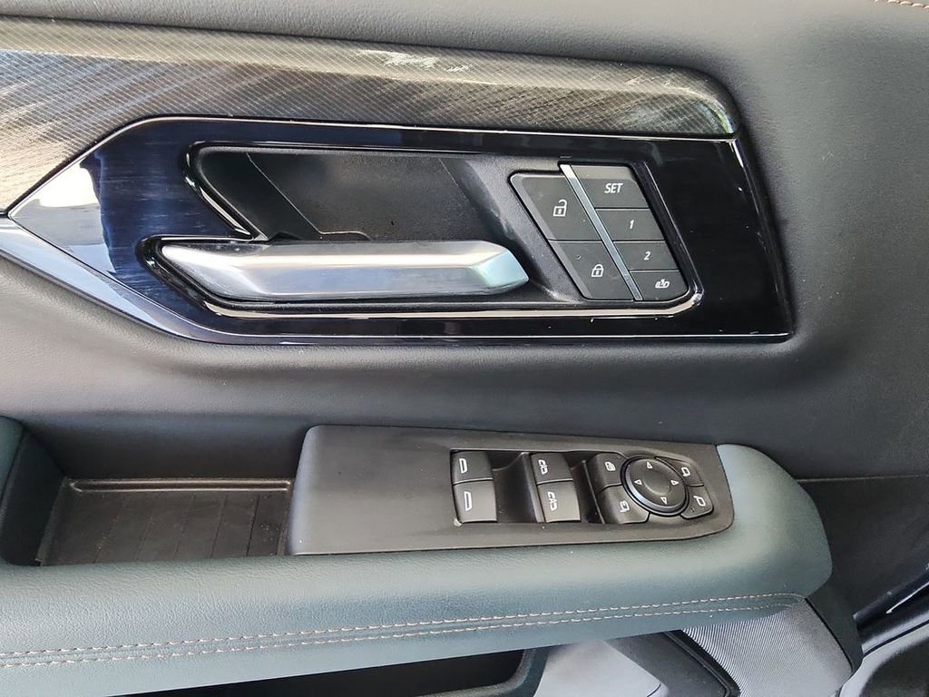 2025 GMC Yukon XL AT4 - Photo 23