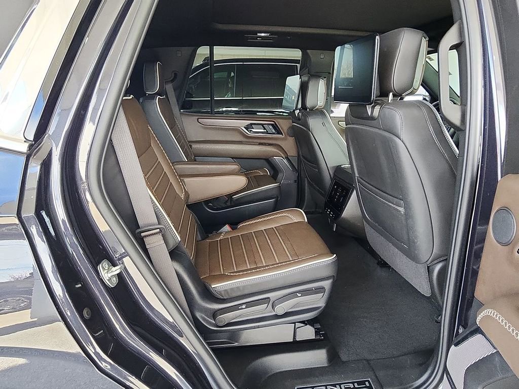 2025 GMC Yukon Denali Ultimate - Photo 27