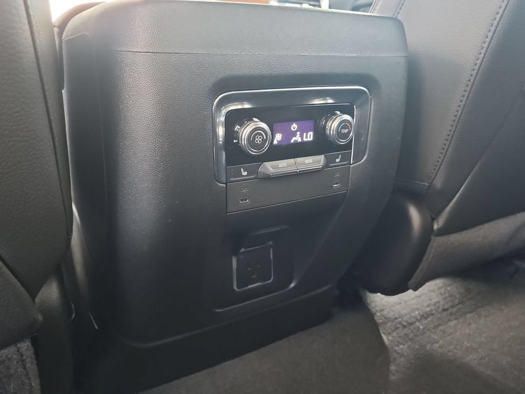 2025 GMC Yukon XL Denali - Photo 21