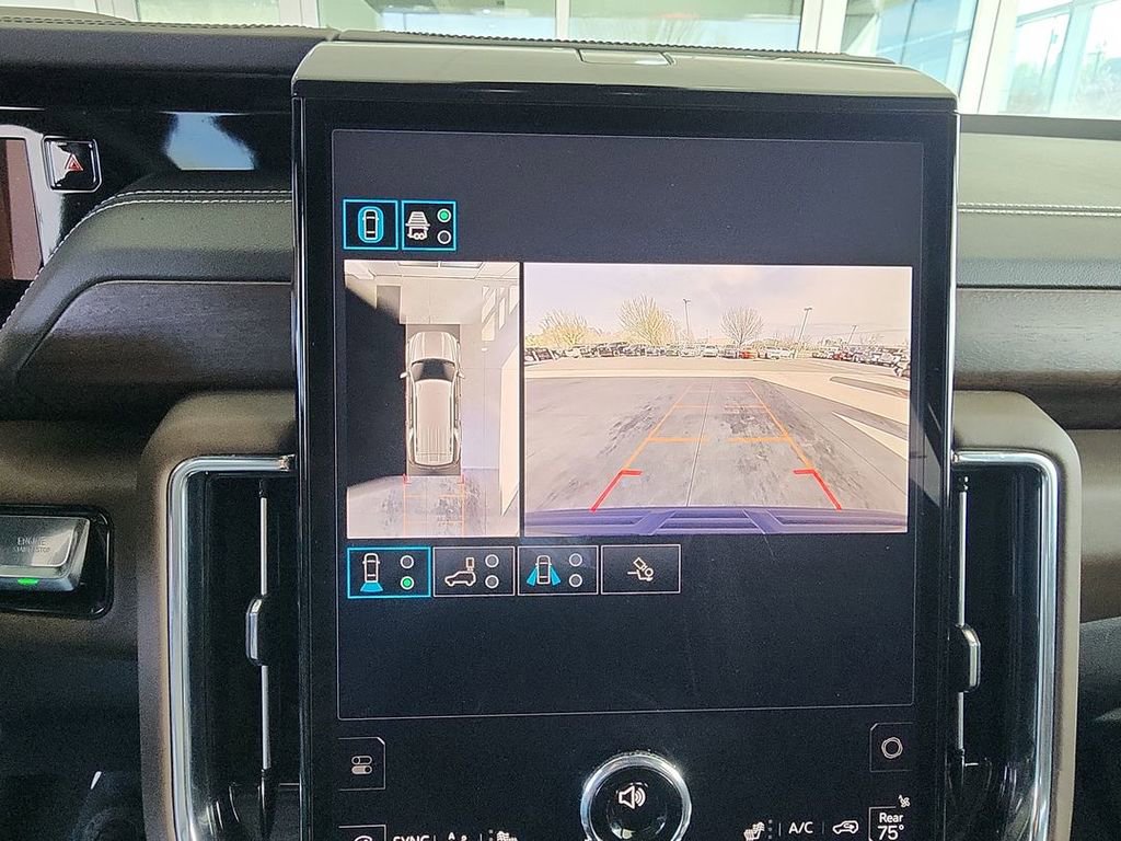 2025 GMC Yukon Denali Ultimate - Photo 15