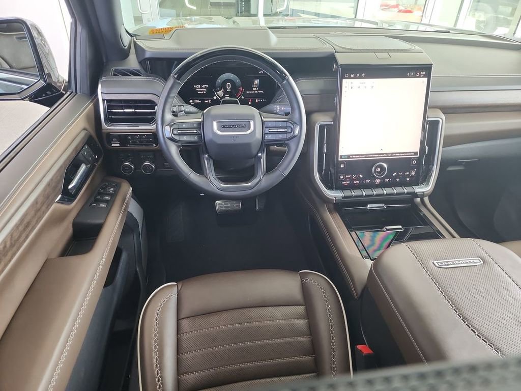 2025 GMC Yukon Denali Ultimate - Photo 10