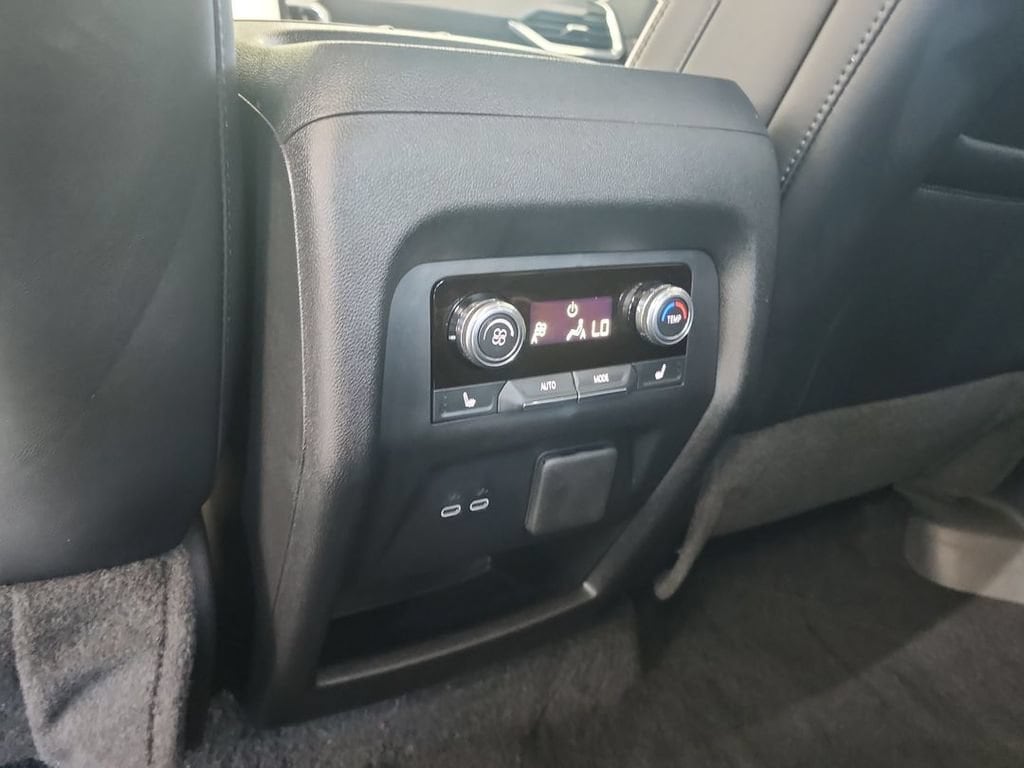 2025 GMC Acadia Denali - Photo 21