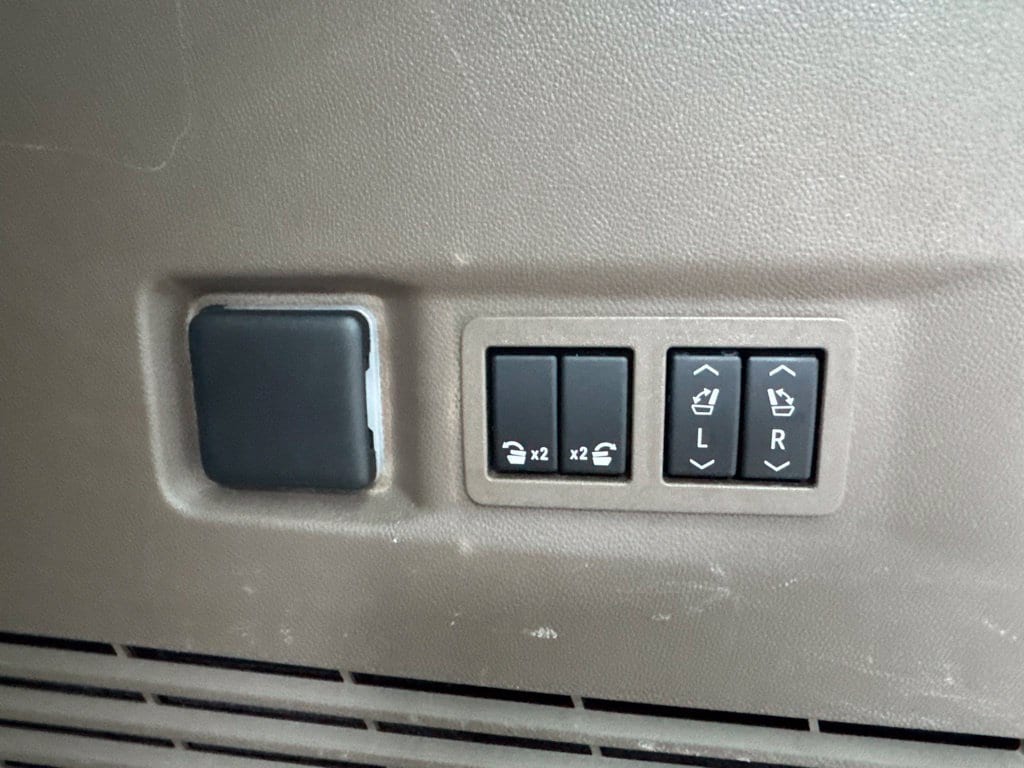 2022 GMC Yukon Denali - Photo 23