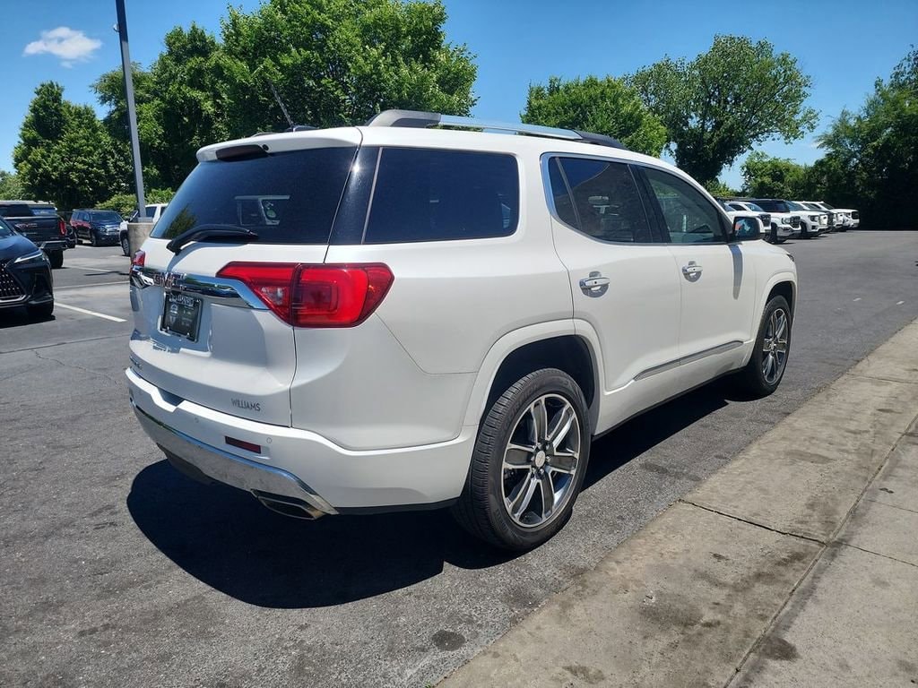 2019 GMC Acadia Denali - Photo 8
