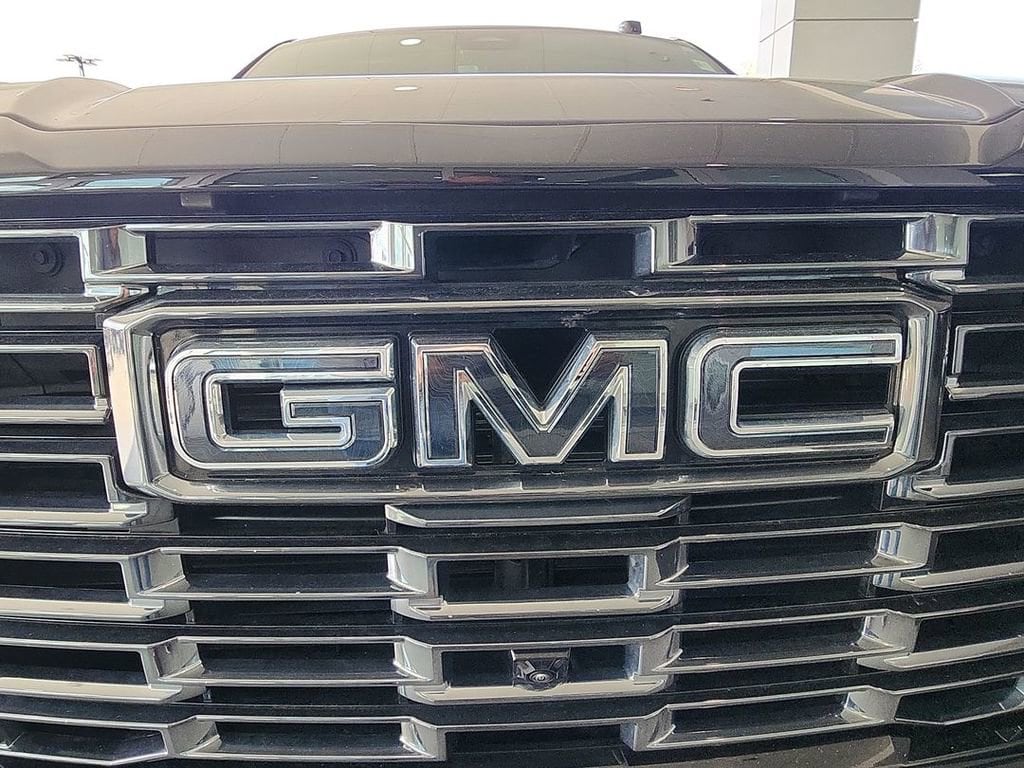 2025 GMC Yukon Denali Ultimate - Photo 31