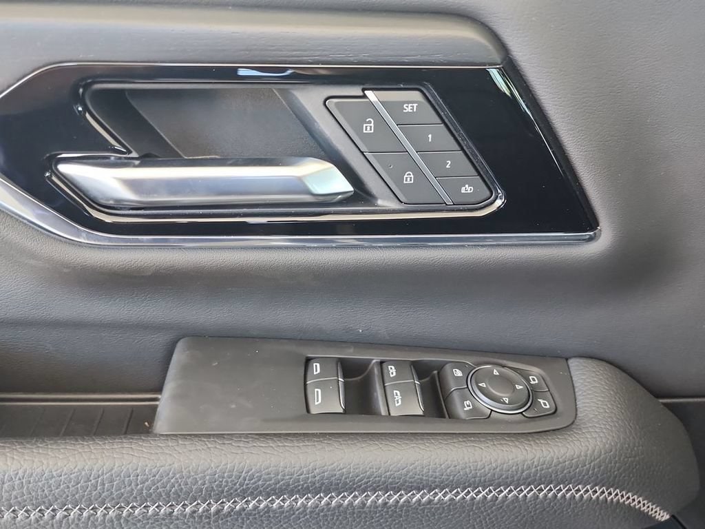 2025 GMC Yukon XL Denali - Photo 23