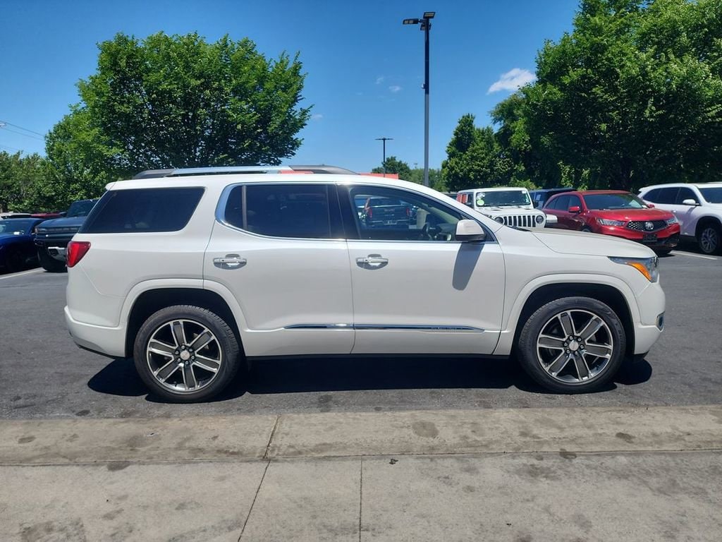 2019 GMC Acadia Denali - Photo 9