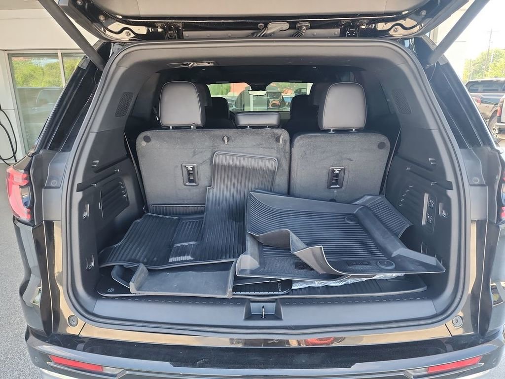 2025 GMC Acadia Denali - Photo 25