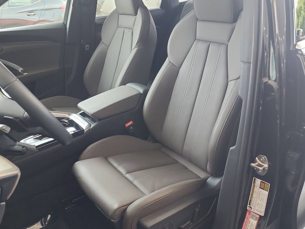 2025 Audi New Q5 Premium Plus - Photo 19