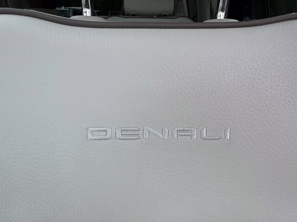 2022 GMC Yukon Denali - Photo 30