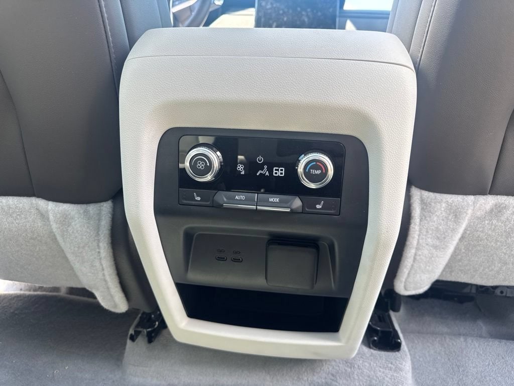 2024 GMC Acadia Denali - Photo 19