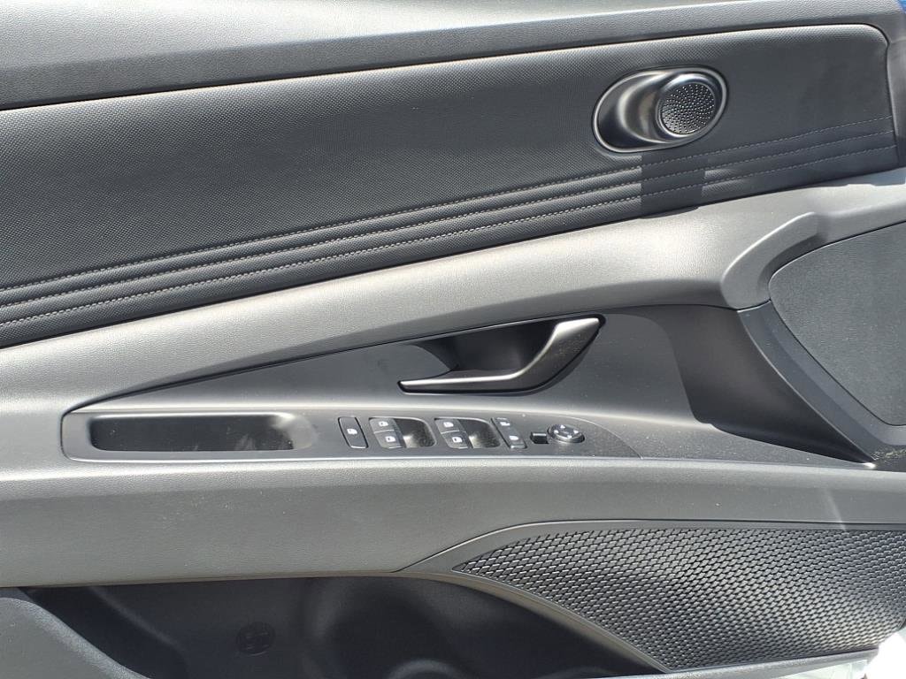 2025 Hyundai Elantra SEL - Photo 7