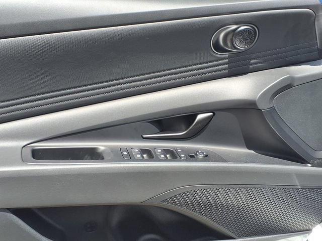 2025 Hyundai Elantra SEL - Photo 7