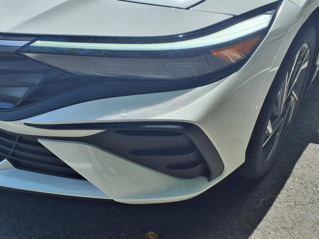 2025 Hyundai Elantra SEL - Photo 3