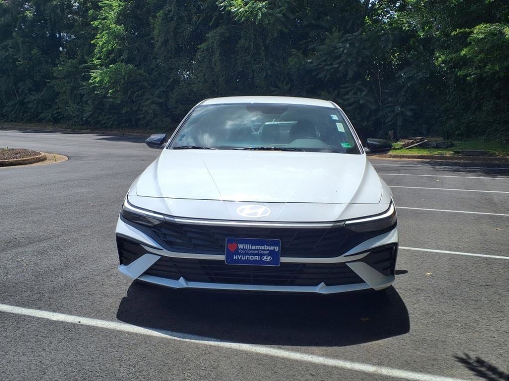 2025 Hyundai Elantra SEL - Photo 2