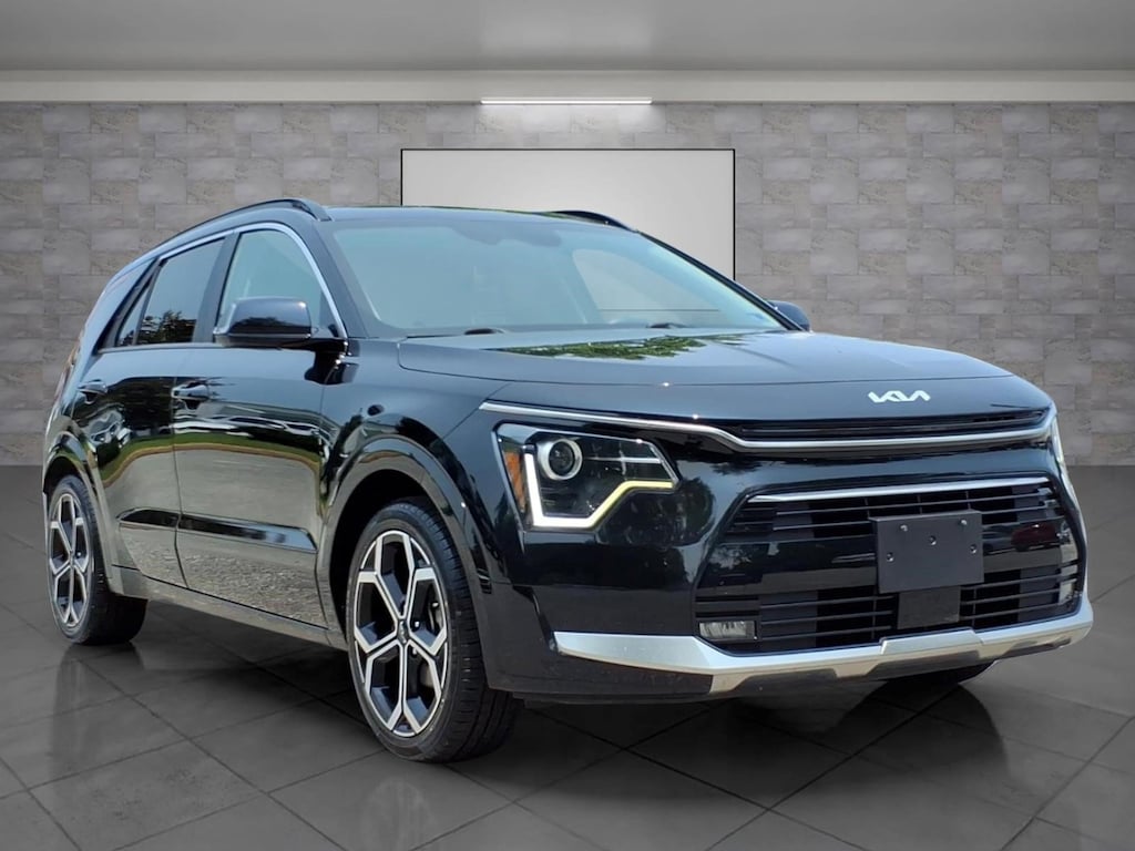 Used 2023 Kia Niro EX Touring EX Touring FWD
