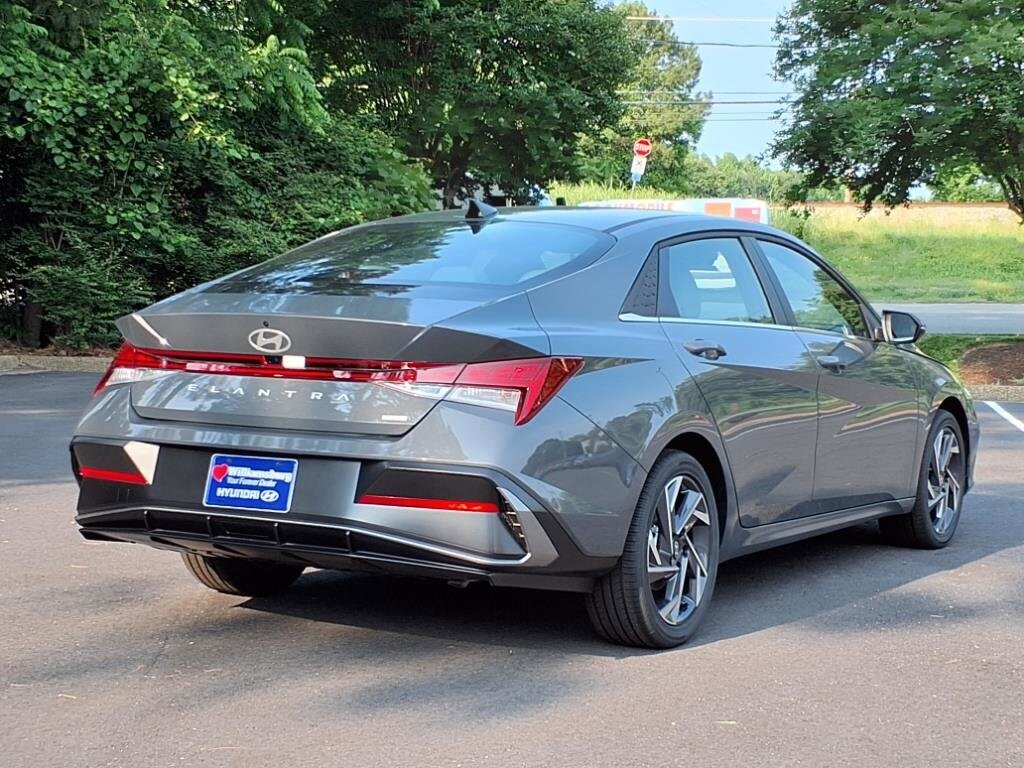 2025 Hyundai Elantra Limited - Photo 8