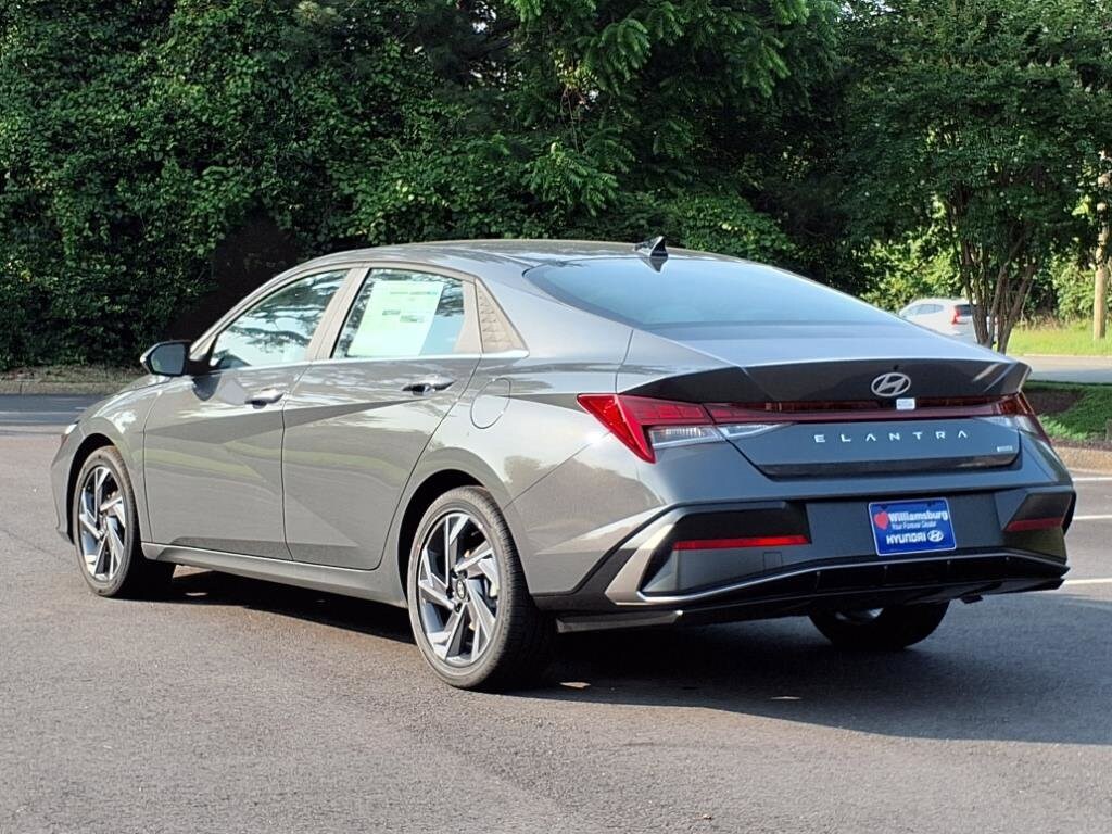 2025 Hyundai Elantra Limited - Photo 6