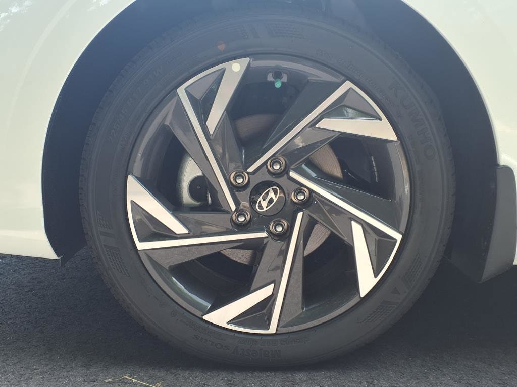 2025 Hyundai Elantra SEL - Photo 4