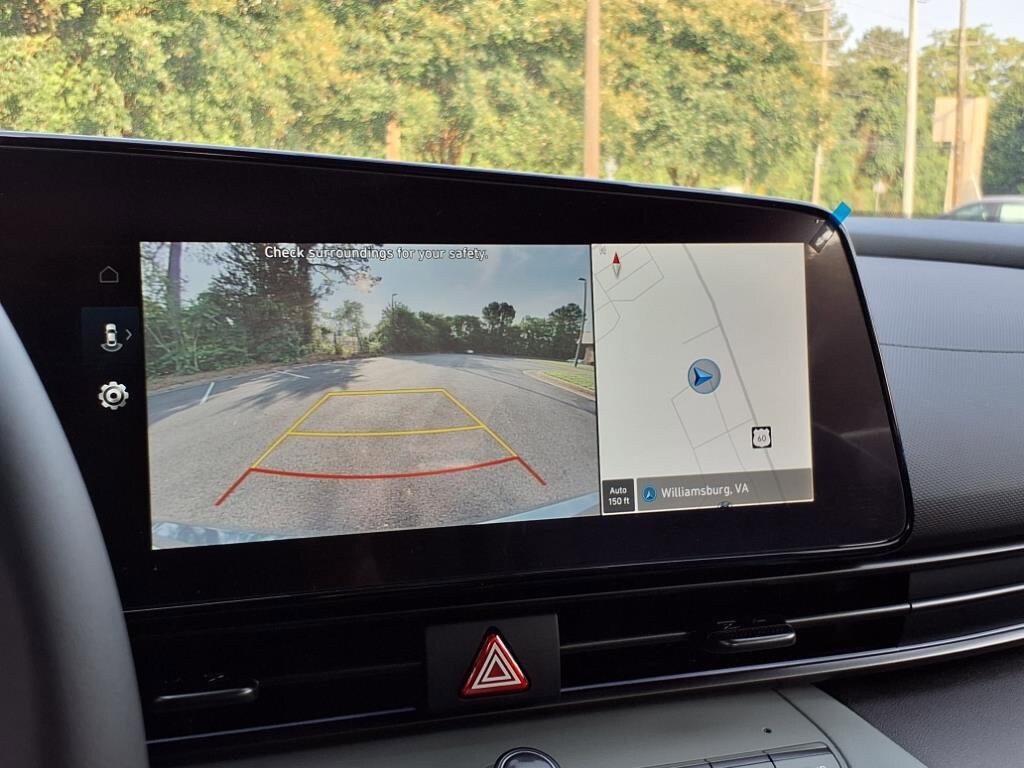 2025 Hyundai Elantra Limited - Photo 13