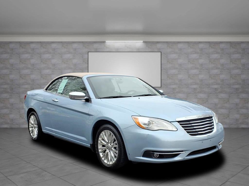 2013 Chrysler 200 Limited's photo
