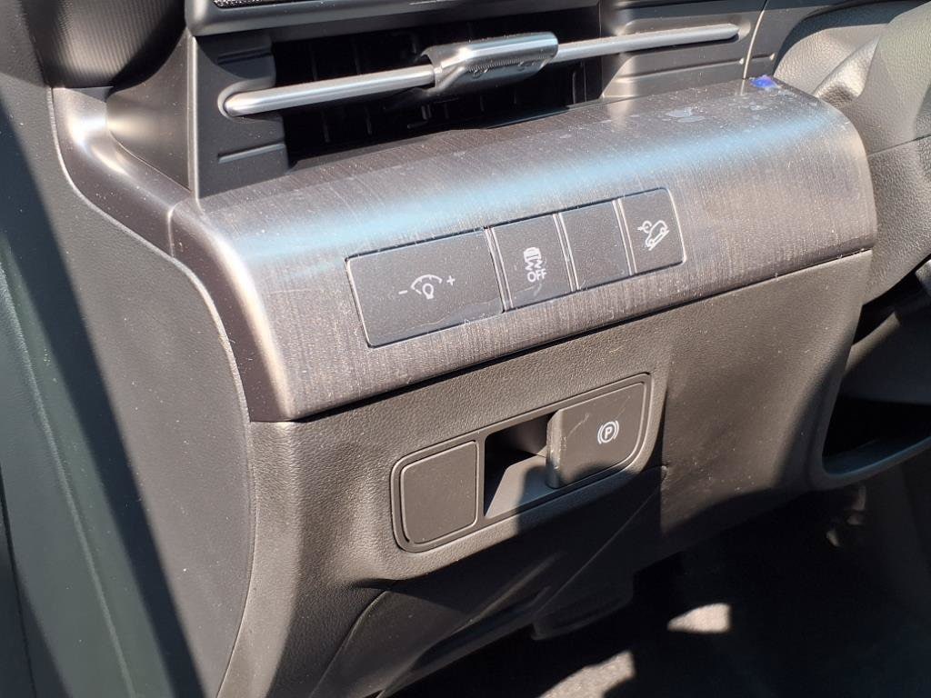2025 Hyundai Kona SEL Convenience - Photo 11