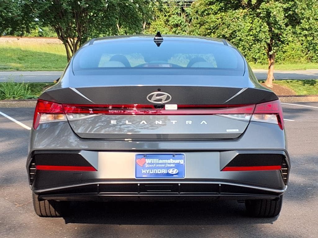 2025 Hyundai Elantra Limited - Photo 7