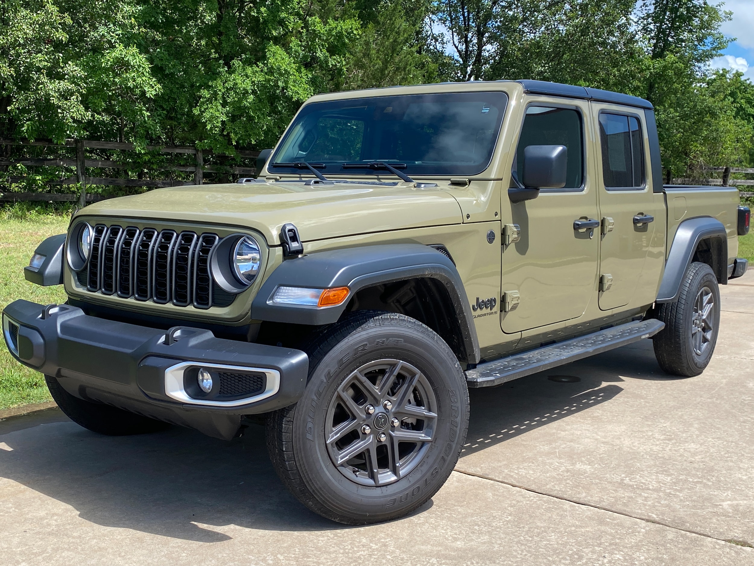 2025 Jeep Gladiator Sport S Auto's photo